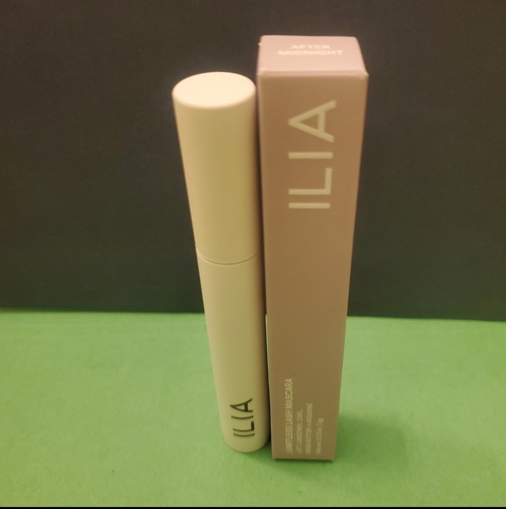 ILIA Limitless Lash Lengthening Clean Mascara After Midnight - soft black. - Picture 2 of 3